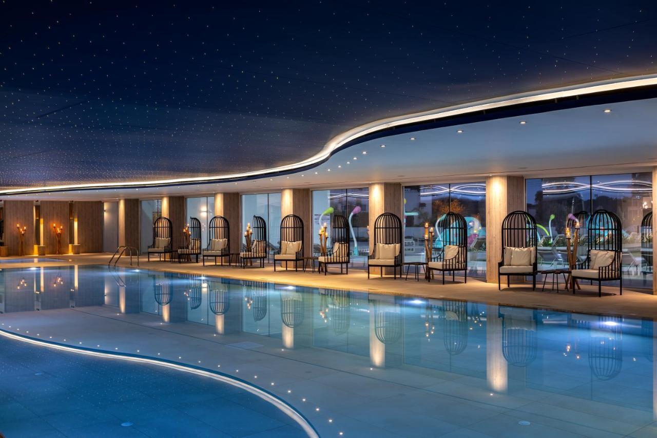 Chrysomare Beach Hotel & Resort Ayia Napa Esterno foto The pool at the hotel