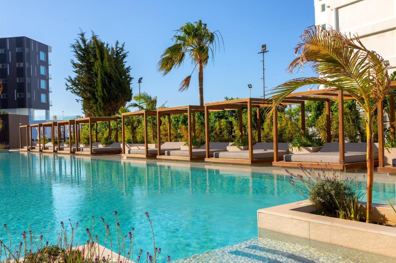 Chrysomare Beach Hotel & Resort Ayia Napa Esterno foto The pool at the hotel