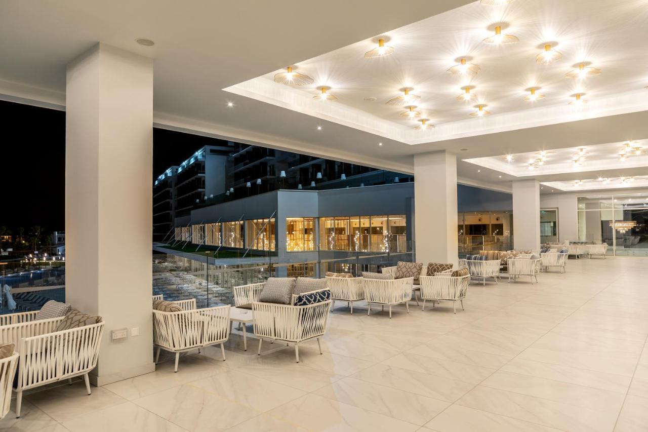 Chrysomare Beach Hotel & Resort Ayia Napa Esterno foto The lobby of the hotel