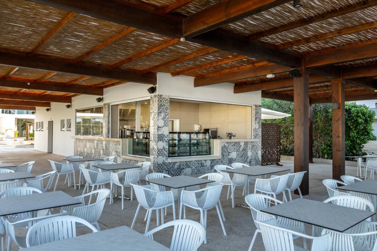 Chrysomare Beach Hotel & Resort Ayia Napa Esterno foto The restaurant