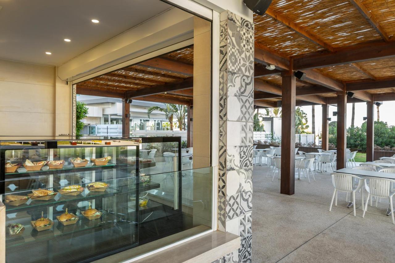 Chrysomare Beach Hotel & Resort Ayia Napa Esterno foto The interior of the restaurant