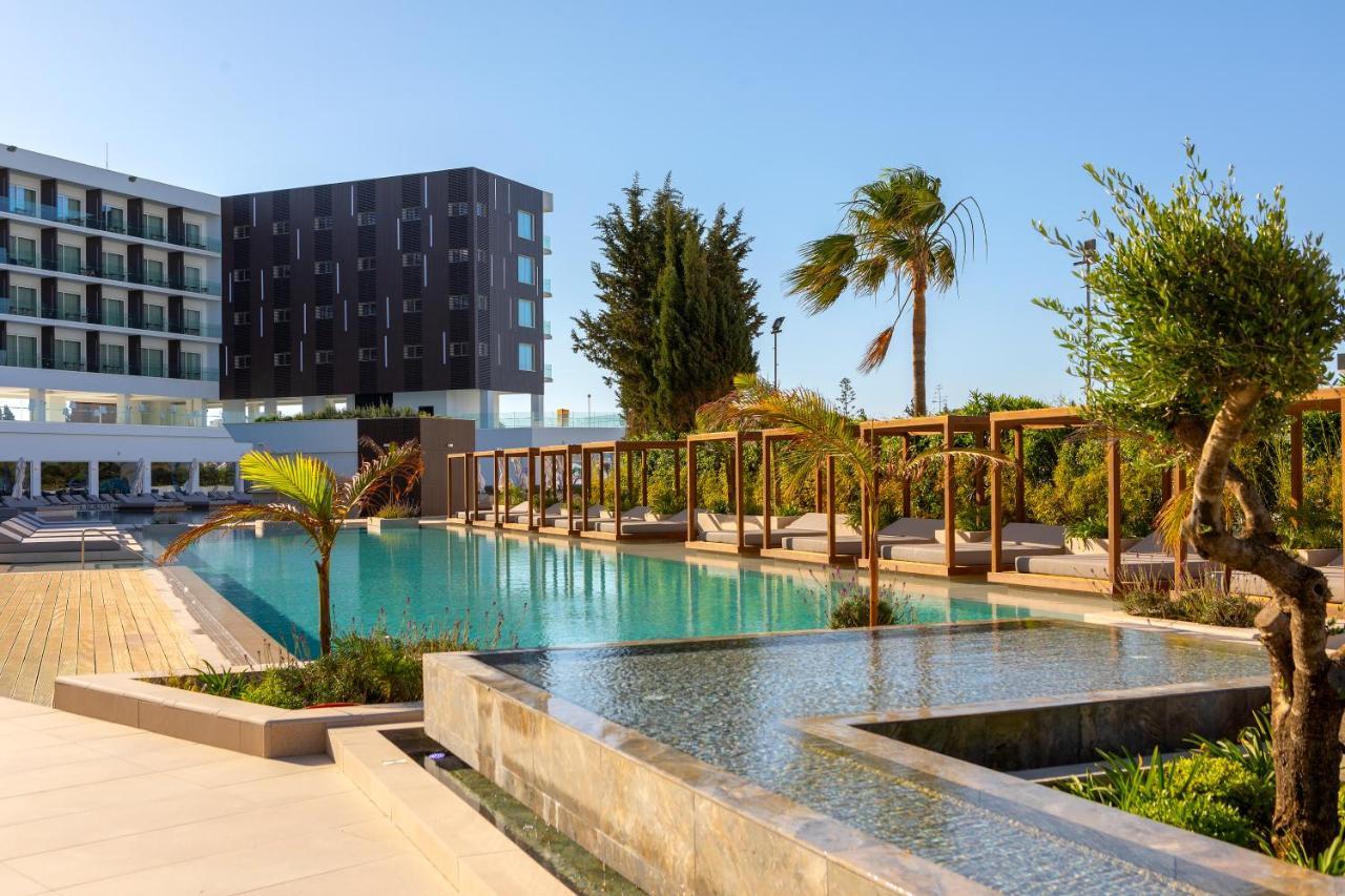 Chrysomare Beach Hotel & Resort Ayia Napa Esterno foto The hotel's pool