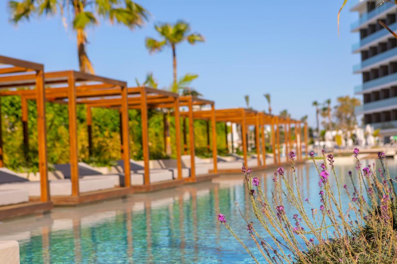Chrysomare Beach Hotel & Resort Ayia Napa Esterno foto The swimming pool at the resort
